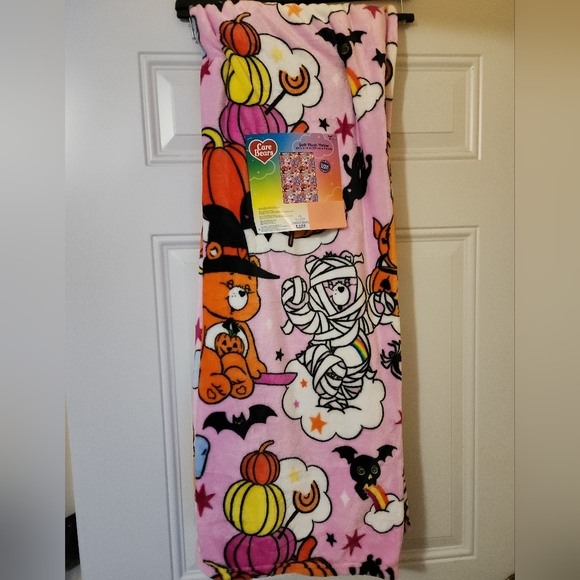 NWT Adorable TikTok Viral Halloween 🎃 Care bear 🐻 Blanket - Picture 1 of 4